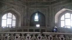 Interior view of the vaulted dome over the tombs of Shah Jahan and Mumtaz